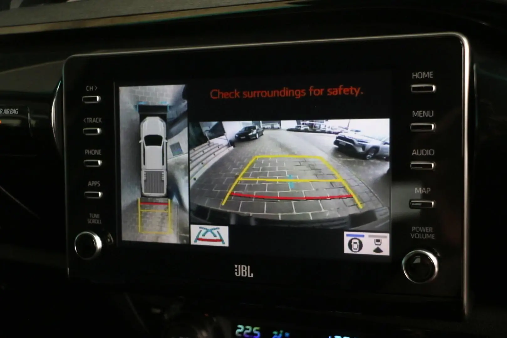 2024 Toyota Hilux Gallery Image 11