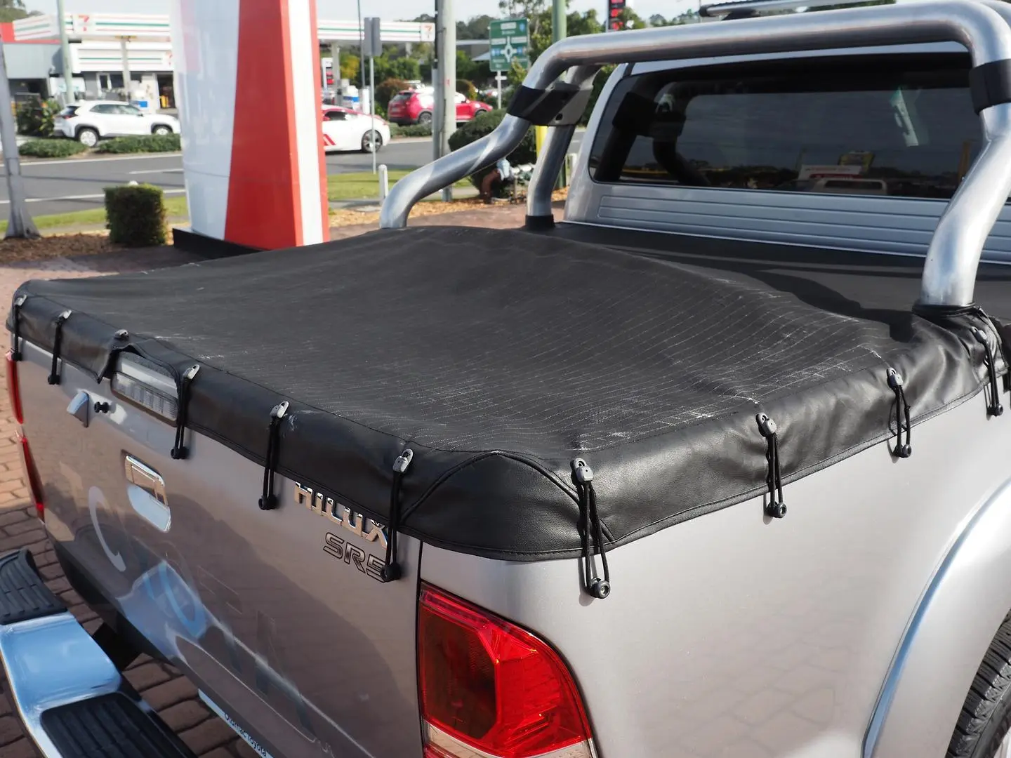 2015 Toyota Hilux Gallery Image 19