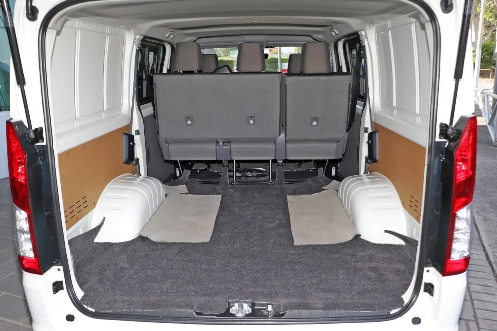 2022 Toyota Hiace Gallery Image 20