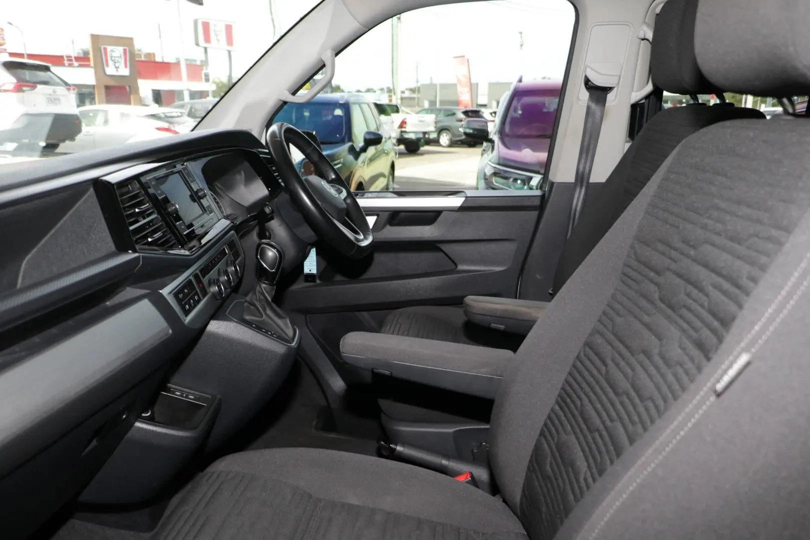 2021 Volkswagen Multivan Gallery Image 8