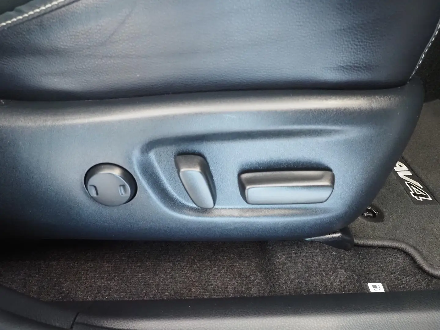 2018 Toyota RAV4 Gallery Image 18