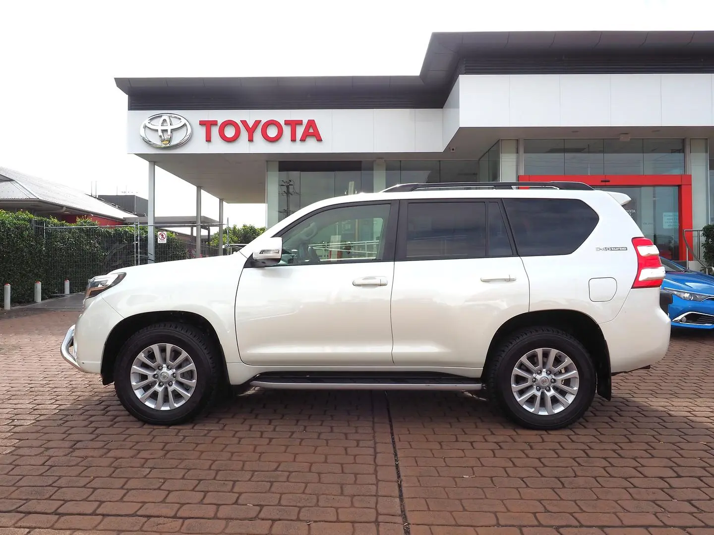 2015 Toyota Landcruiser Prado Gallery Image 6