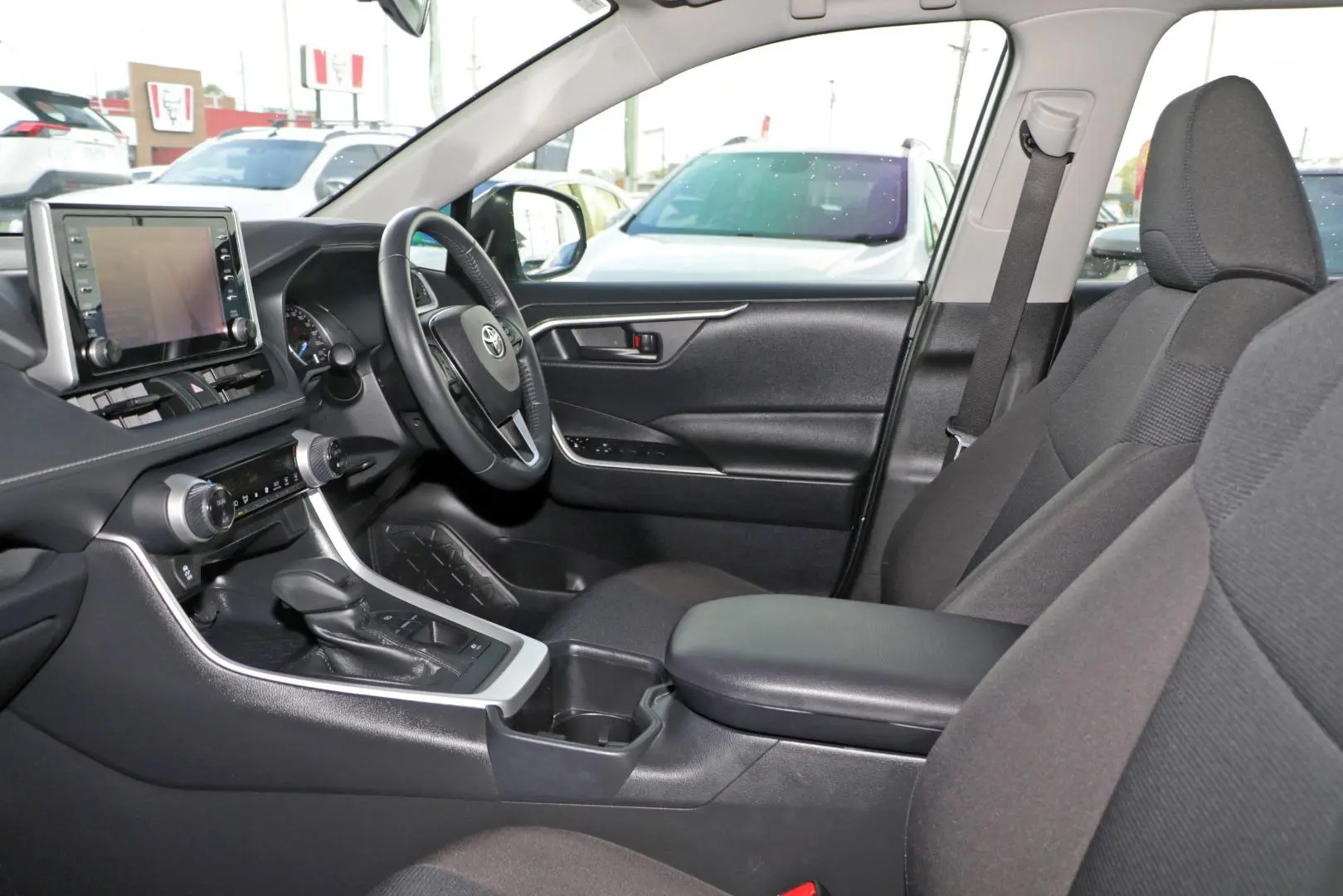 2022 Toyota RAV4 Gallery Image 9