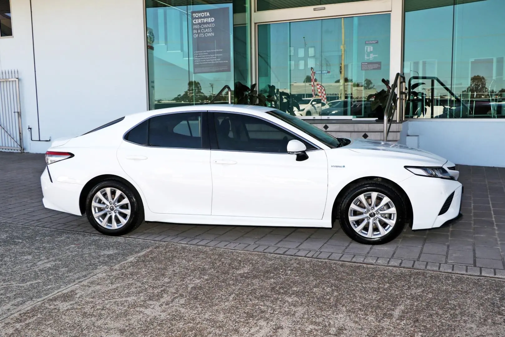 2018 Toyota Camry Gallery Image 5