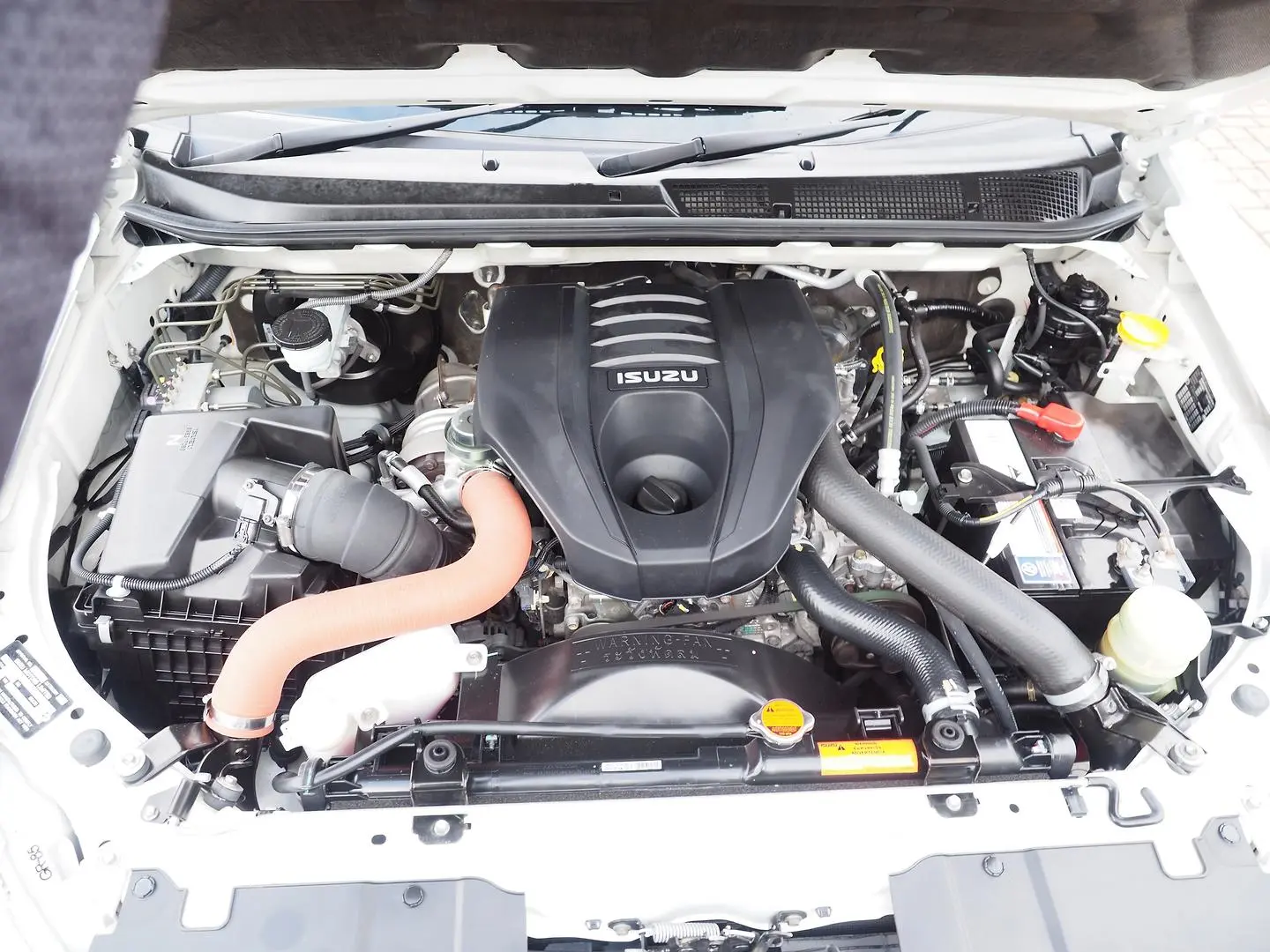 2019 Isuzu D-MAX Gallery Image 9
