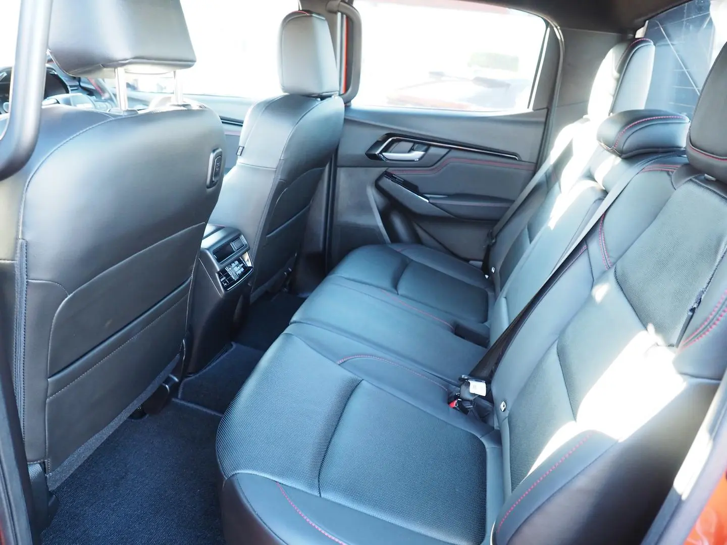 2022 Isuzu D-MAX Gallery Image 16