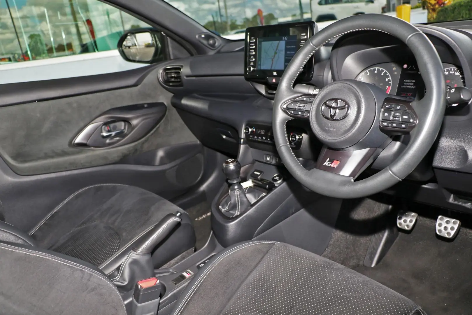 2022 Toyota Yaris Gallery Image 6