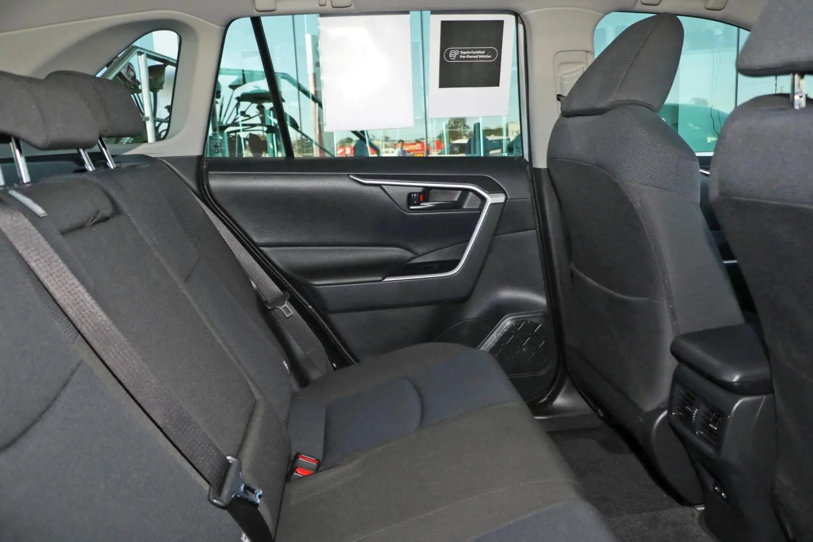 2025 Toyota RAV4 Gallery Image 9