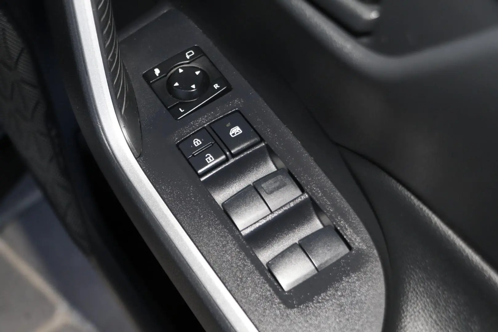 2025 Toyota RAV4 Gallery Image 19