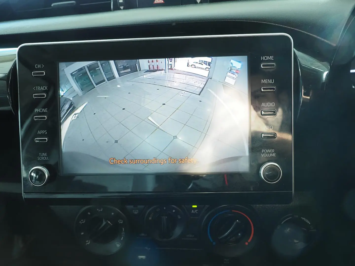 2021 Toyota Hilux Gallery Image 24