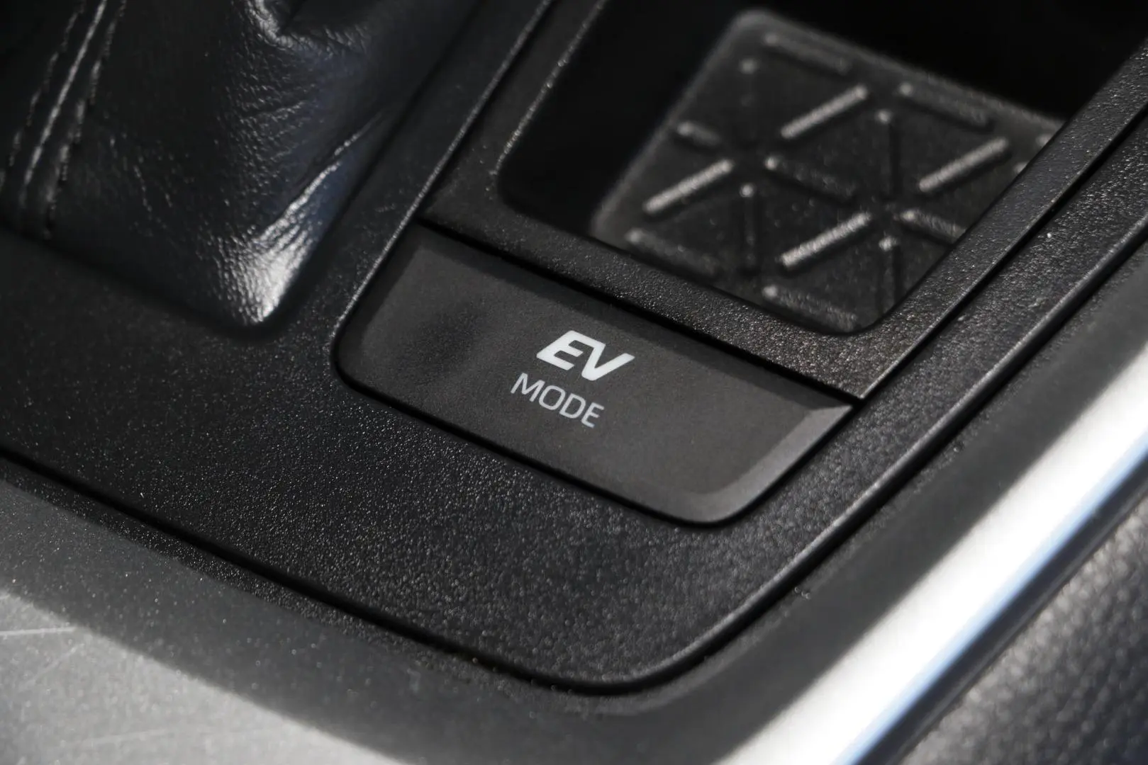 2025 Toyota RAV4 Gallery Image 13