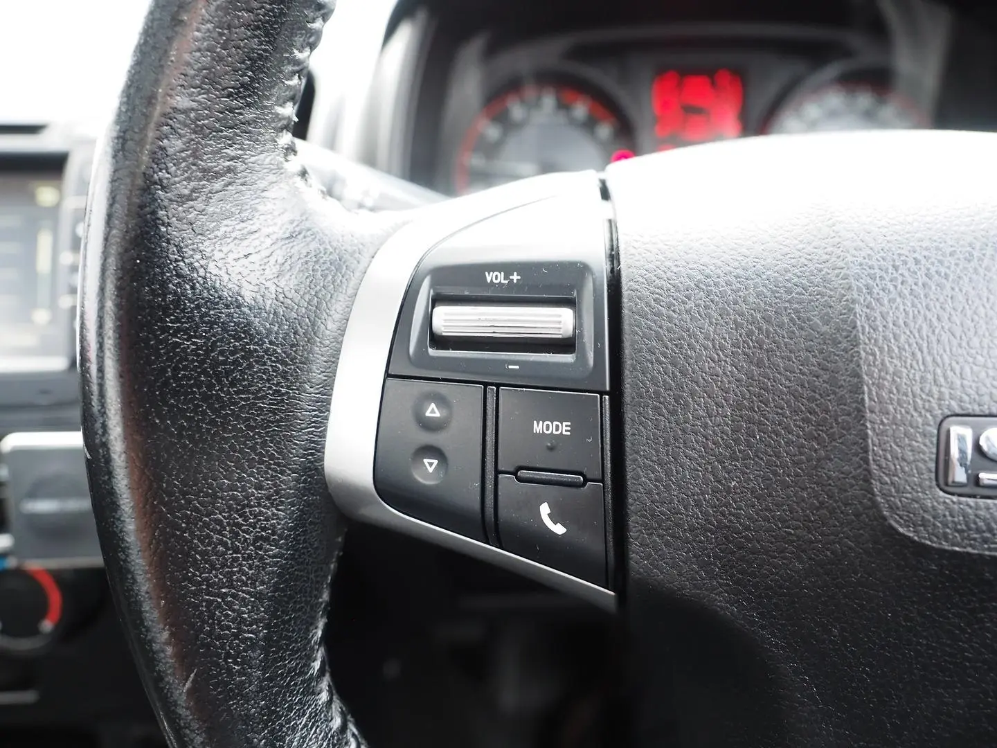 2019 Isuzu D-MAX Gallery Image 24