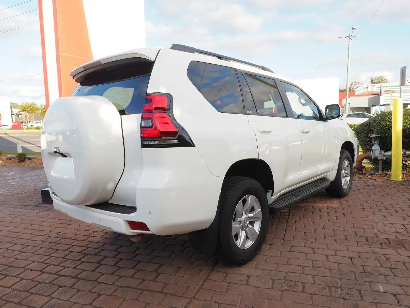 2023 Toyota Landcruiser Prado Gallery Image 5