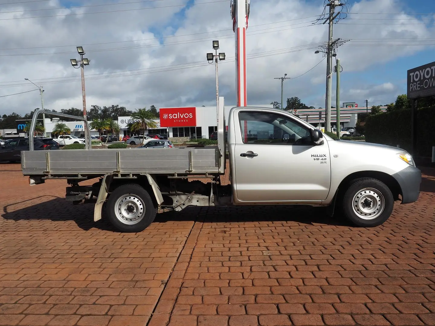 2005 Toyota Hilux Gallery Image 2