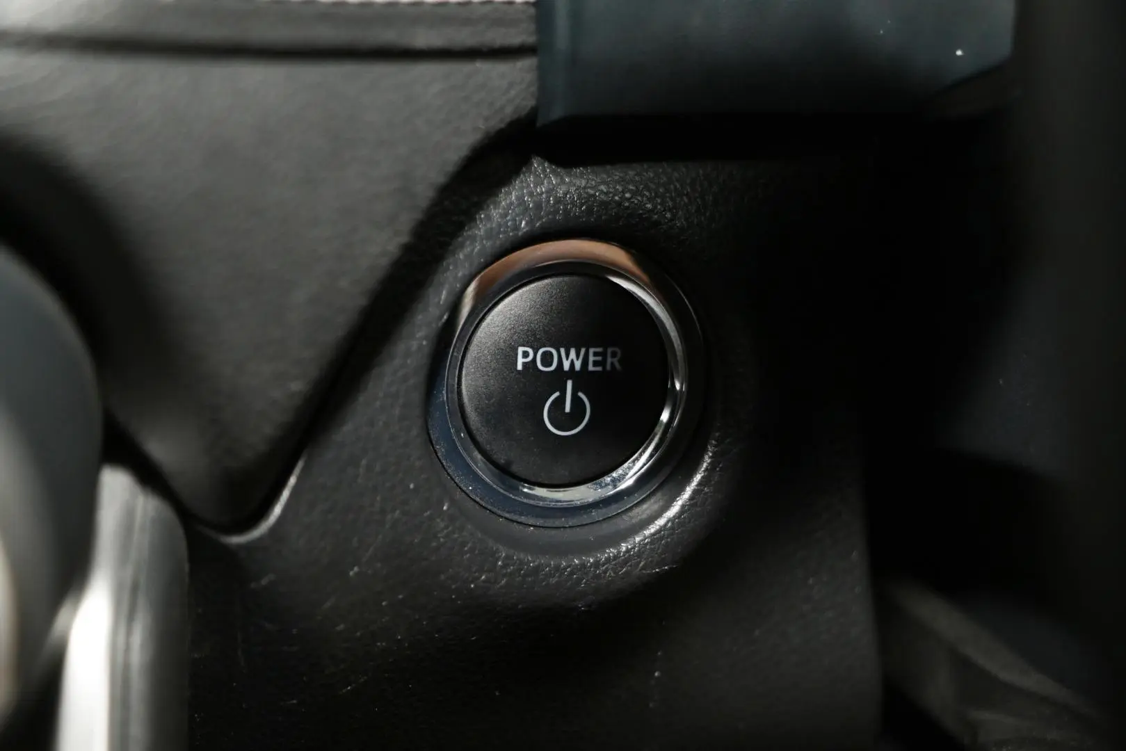 2025 Toyota RAV4 Gallery Image 17