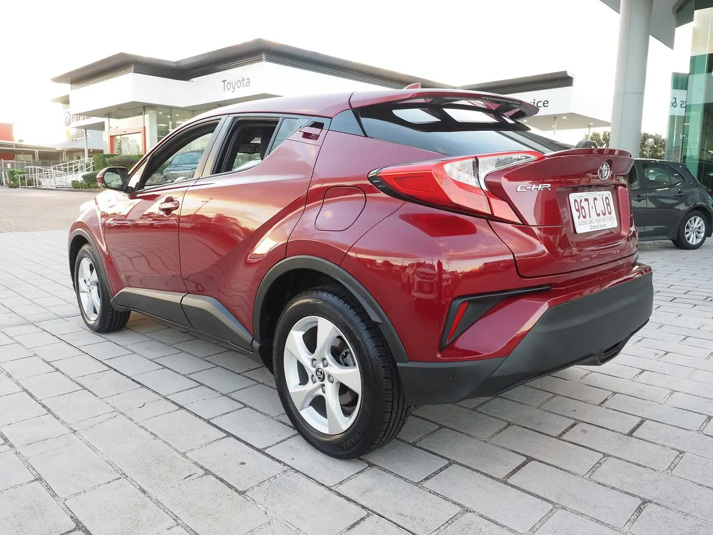 2019 Toyota C-HR Gallery Image 3