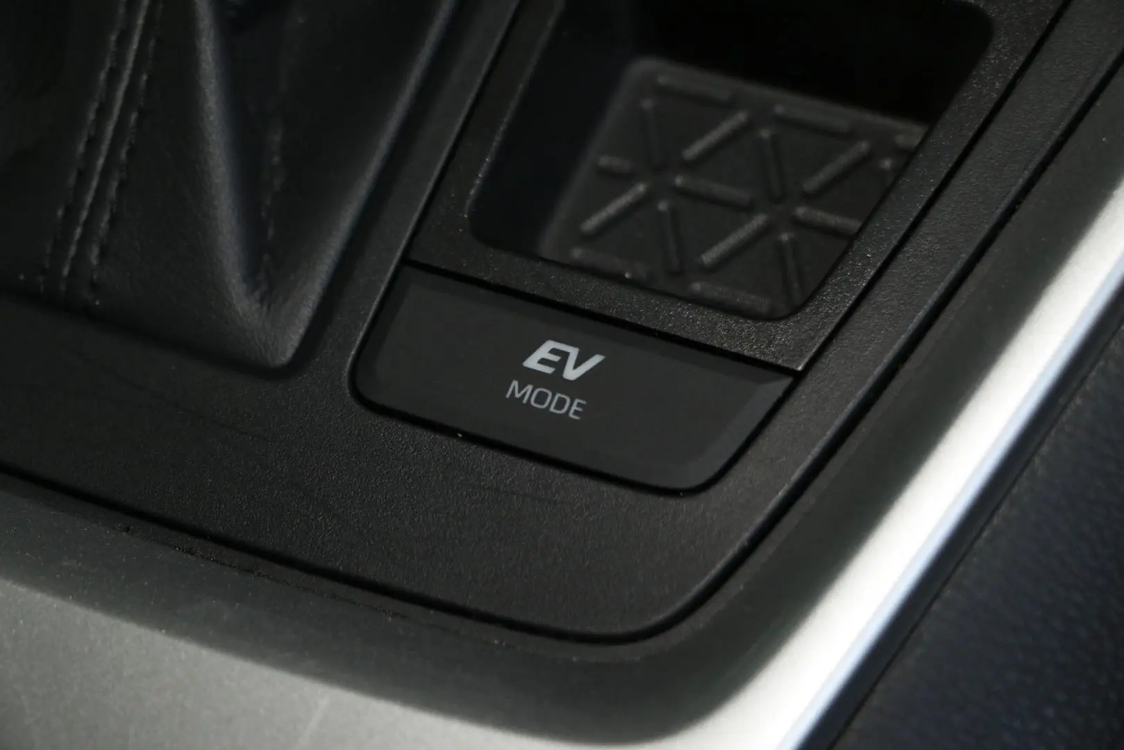 2025 Toyota RAV4 Gallery Image 16
