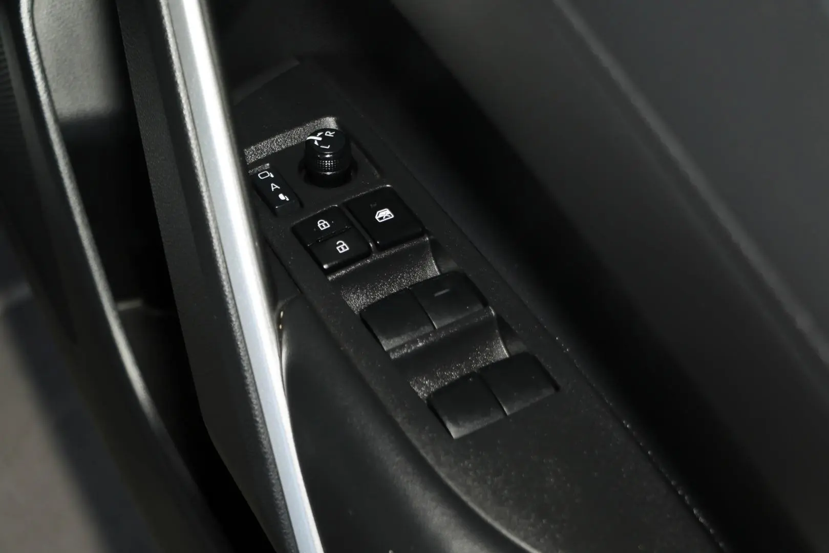 2023 Toyota Corolla Cross Gallery Image 17