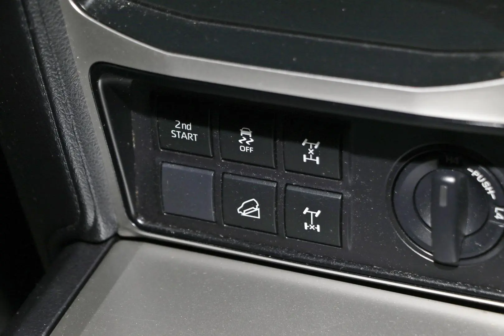 2018 Toyota Landcruiser Prado Gallery Image 14