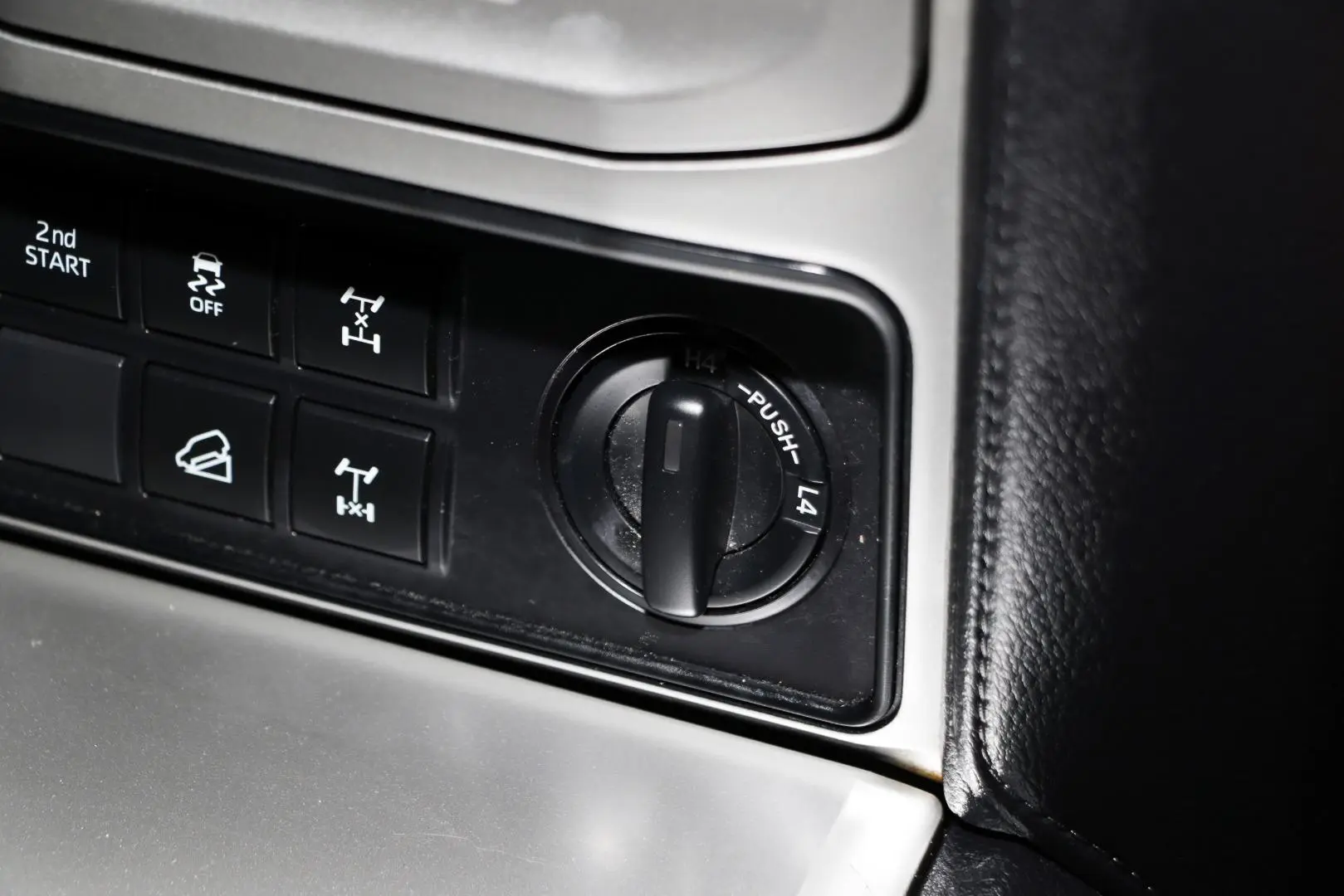 2023 Toyota Landcruiser Prado Gallery Image 17