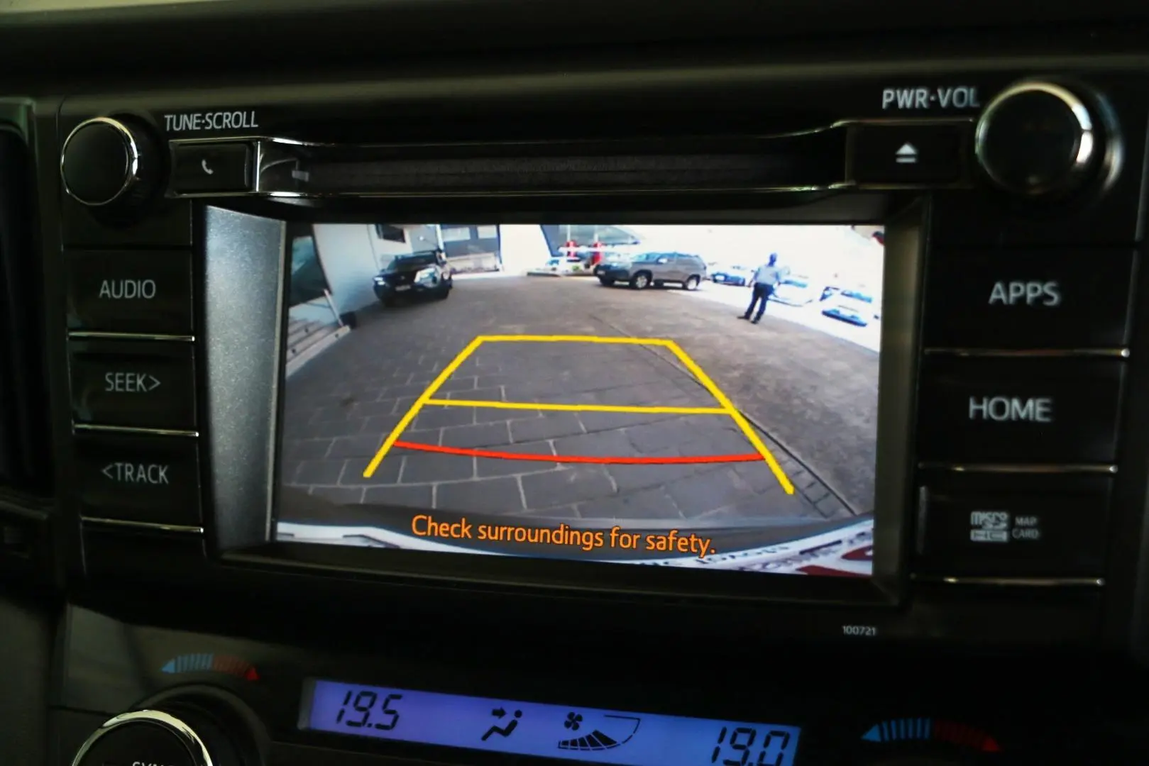 2018 Toyota RAV4 Gallery Image 11