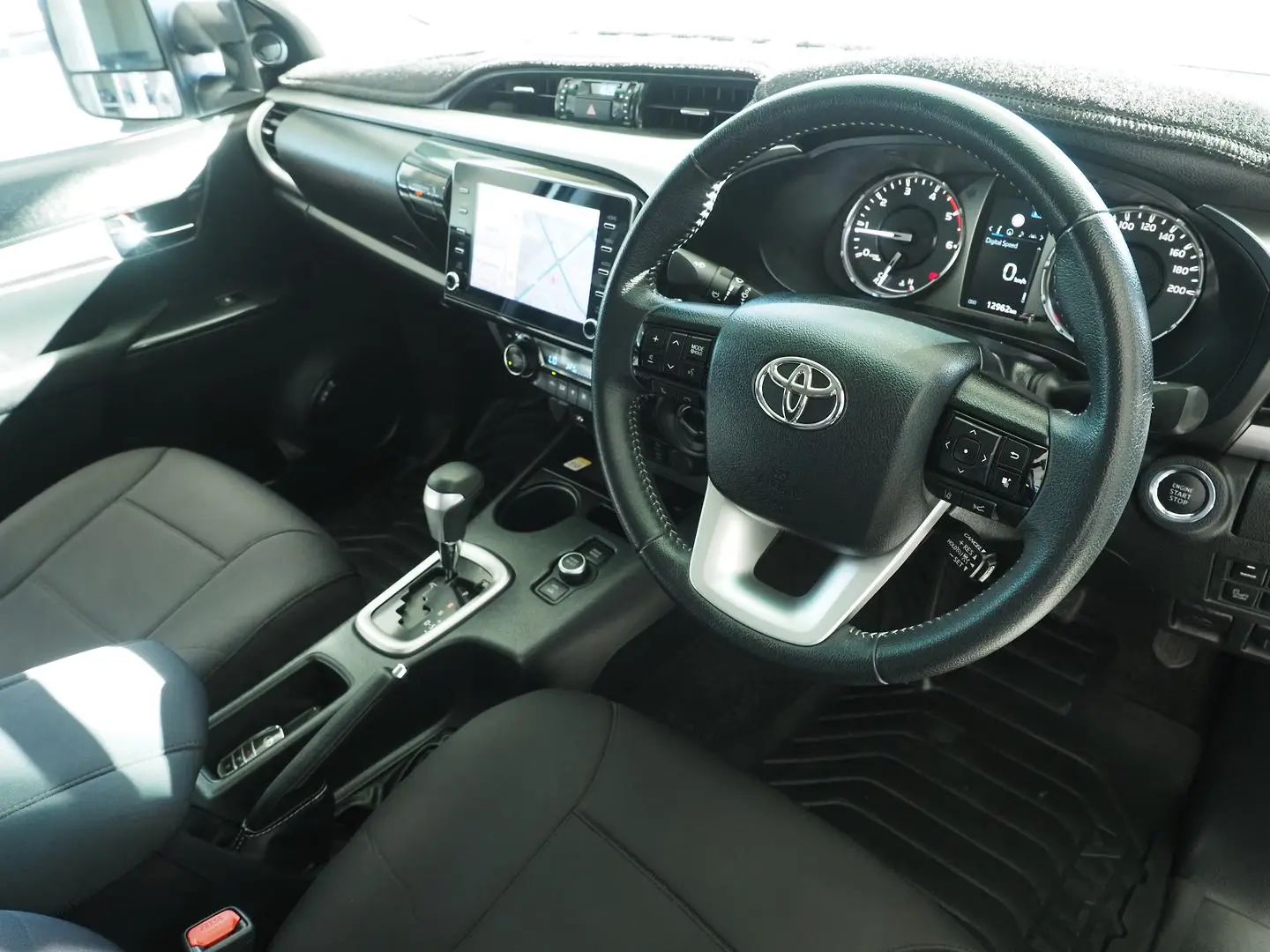 2025 Toyota Hilux Gallery Image 4