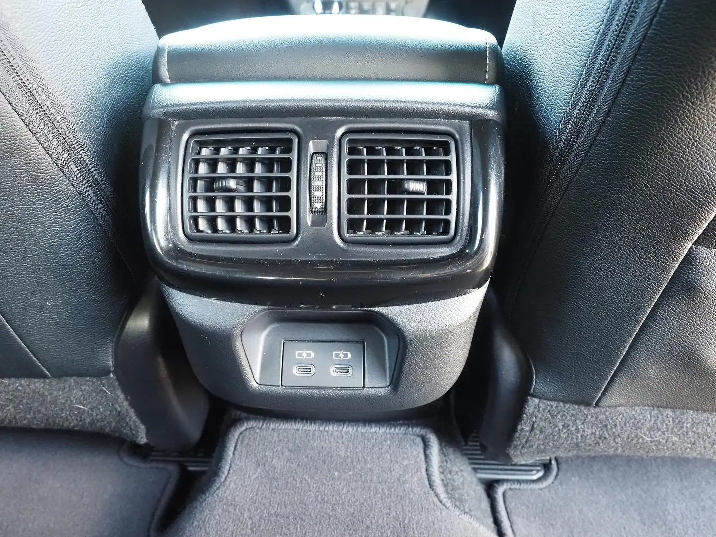 2025 Toyota Hilux Gallery Image 20