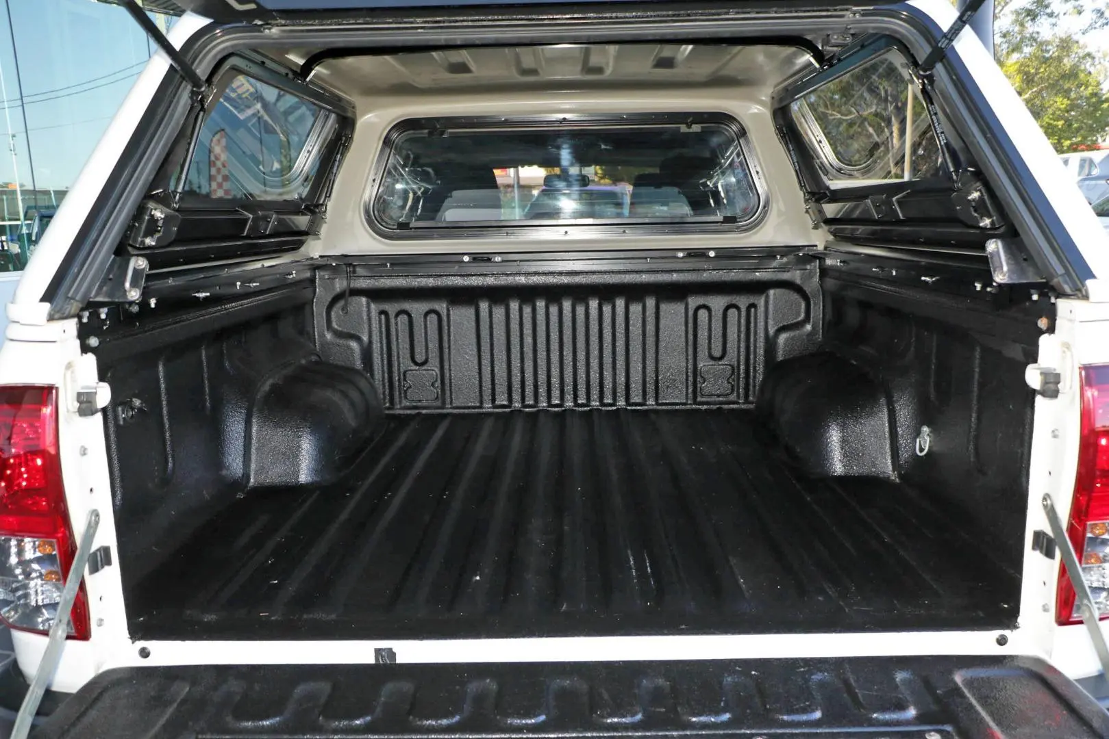 2017 Toyota Hilux Gallery Image 21