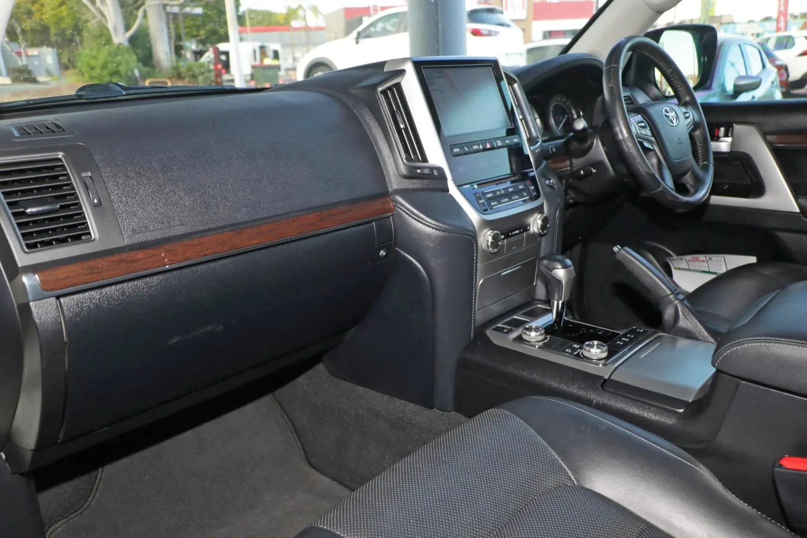 2018 Toyota Landcruiser Gallery Image 7