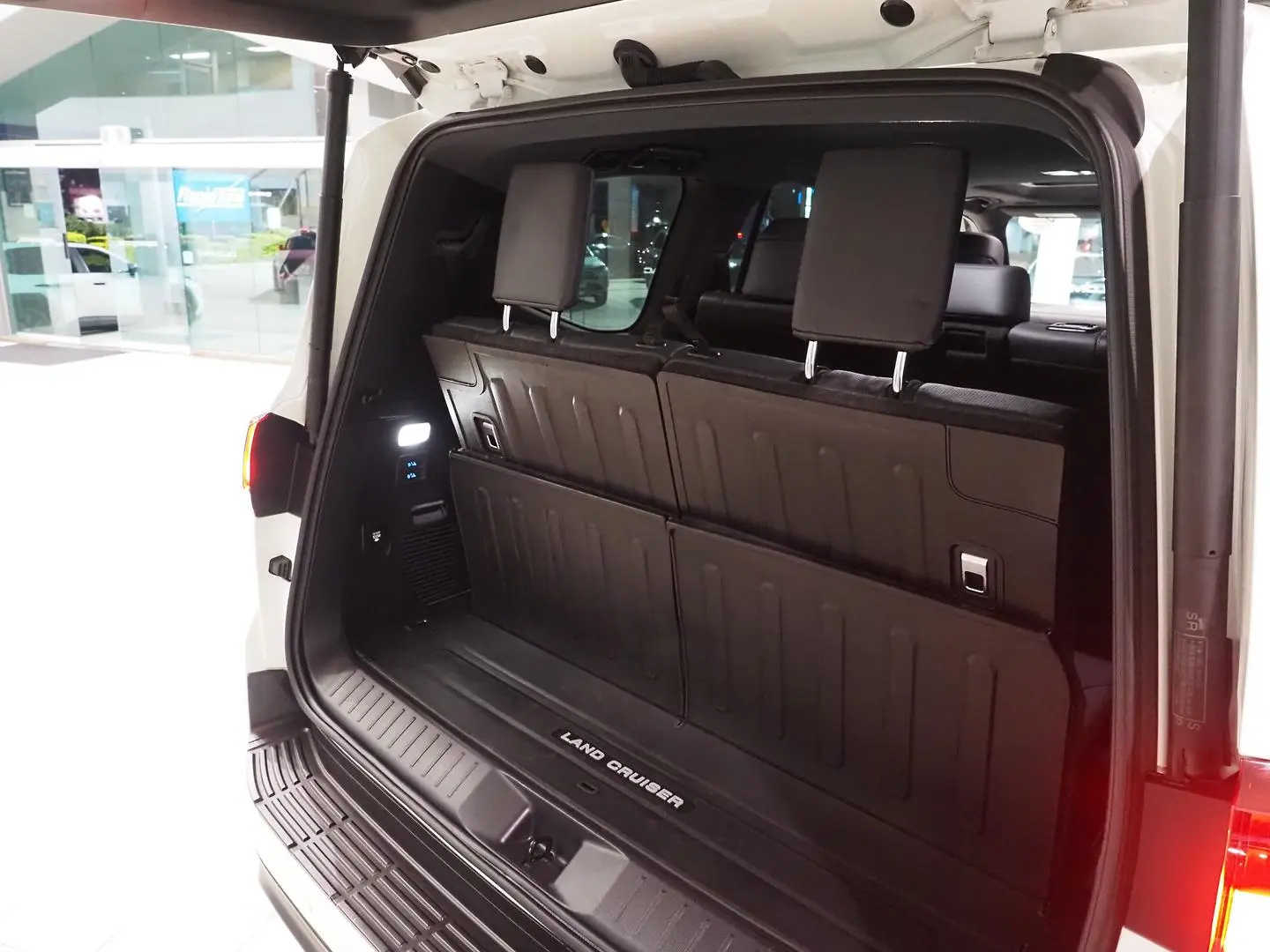 2022 Toyota Landcruiser Gallery Image 18