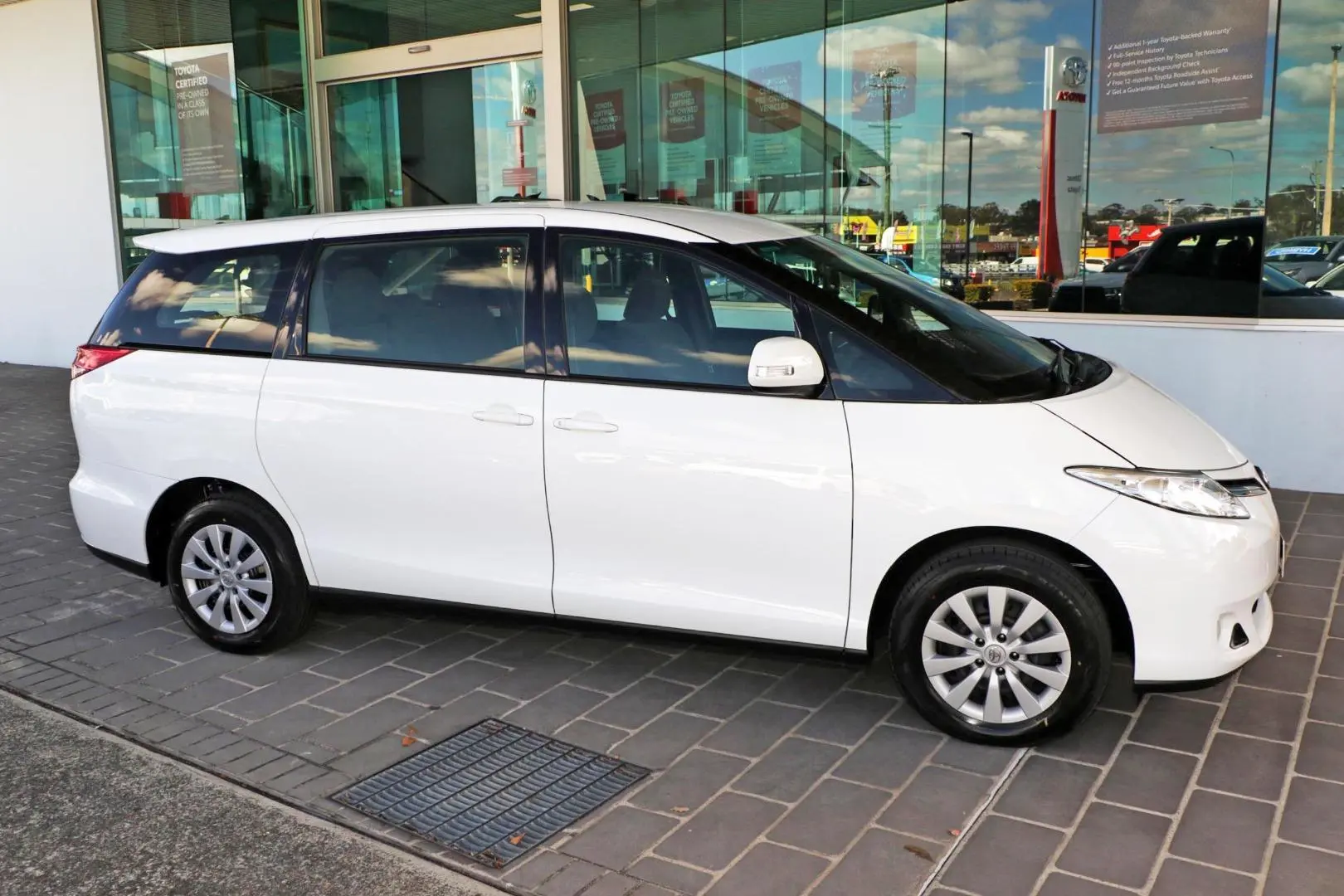 2018 Toyota Tarago Gallery Image 5