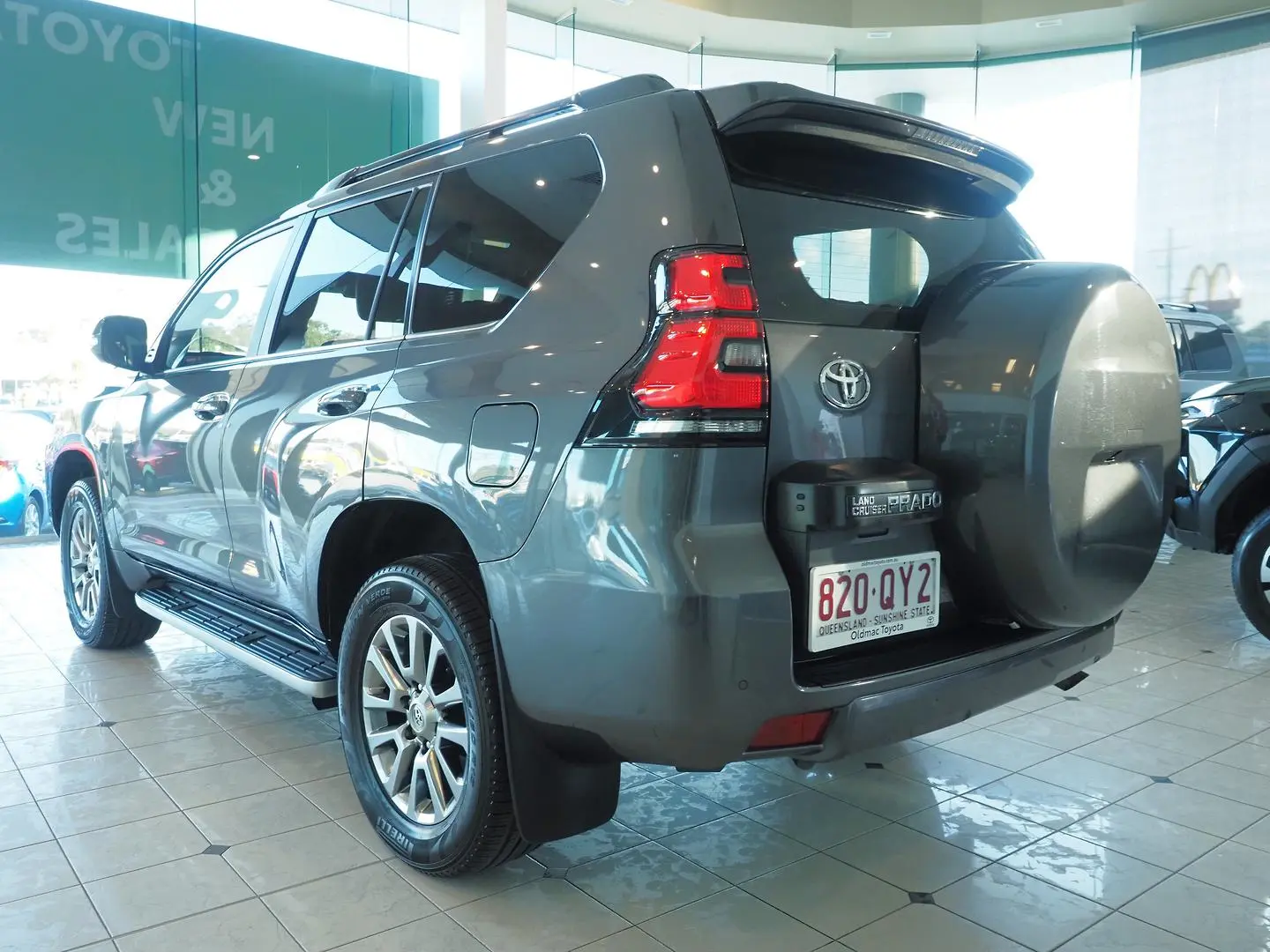 2018 Toyota Landcruiser Prado Gallery Image 2