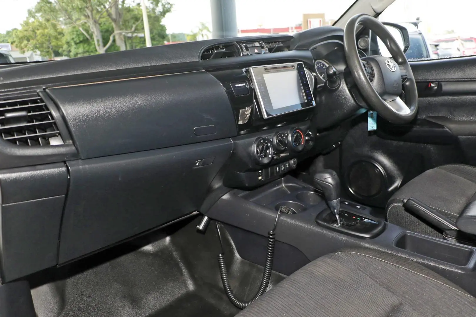 2019 Toyota Hilux Gallery Image 7