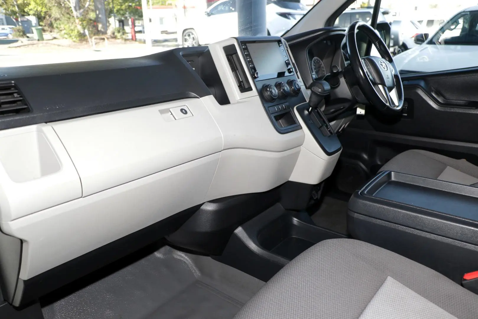 2022 Toyota Hiace Gallery Image 7