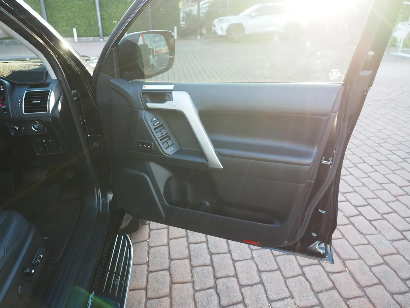 2023 Toyota Landcruiser Prado Gallery Image 23