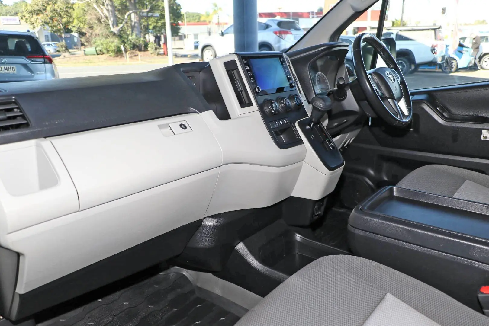2021 Toyota Hiace Gallery Image 7