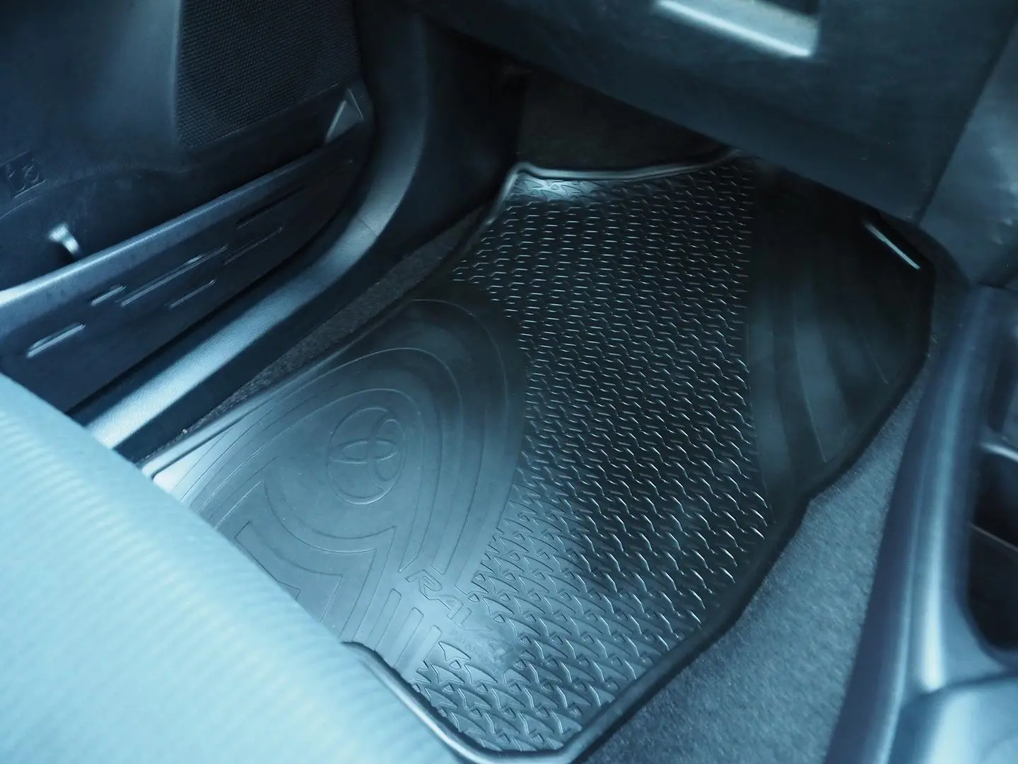2013 Toyota RAV4 Gallery Image 41