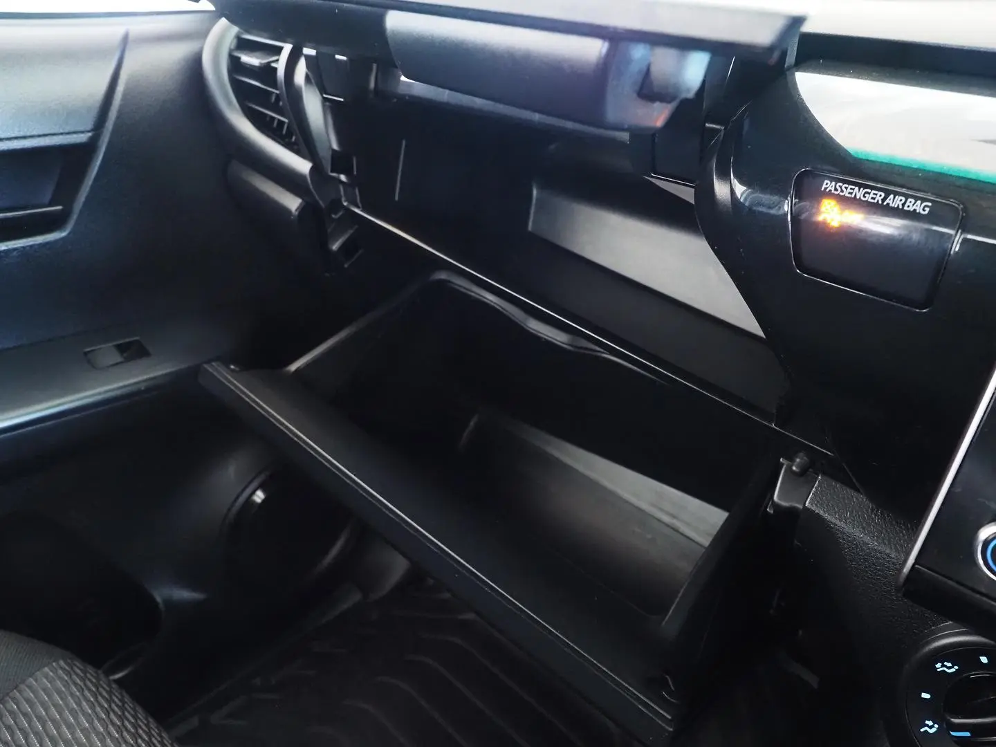 2023 Toyota Hilux Gallery Image 21