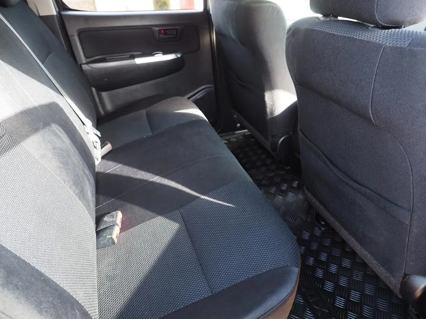 2015 Toyota Hilux Gallery Image 13