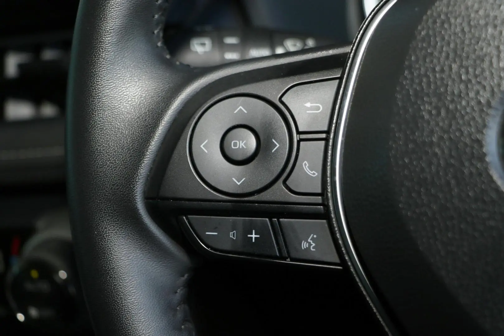 2025 Toyota RAV4 Gallery Image 17
