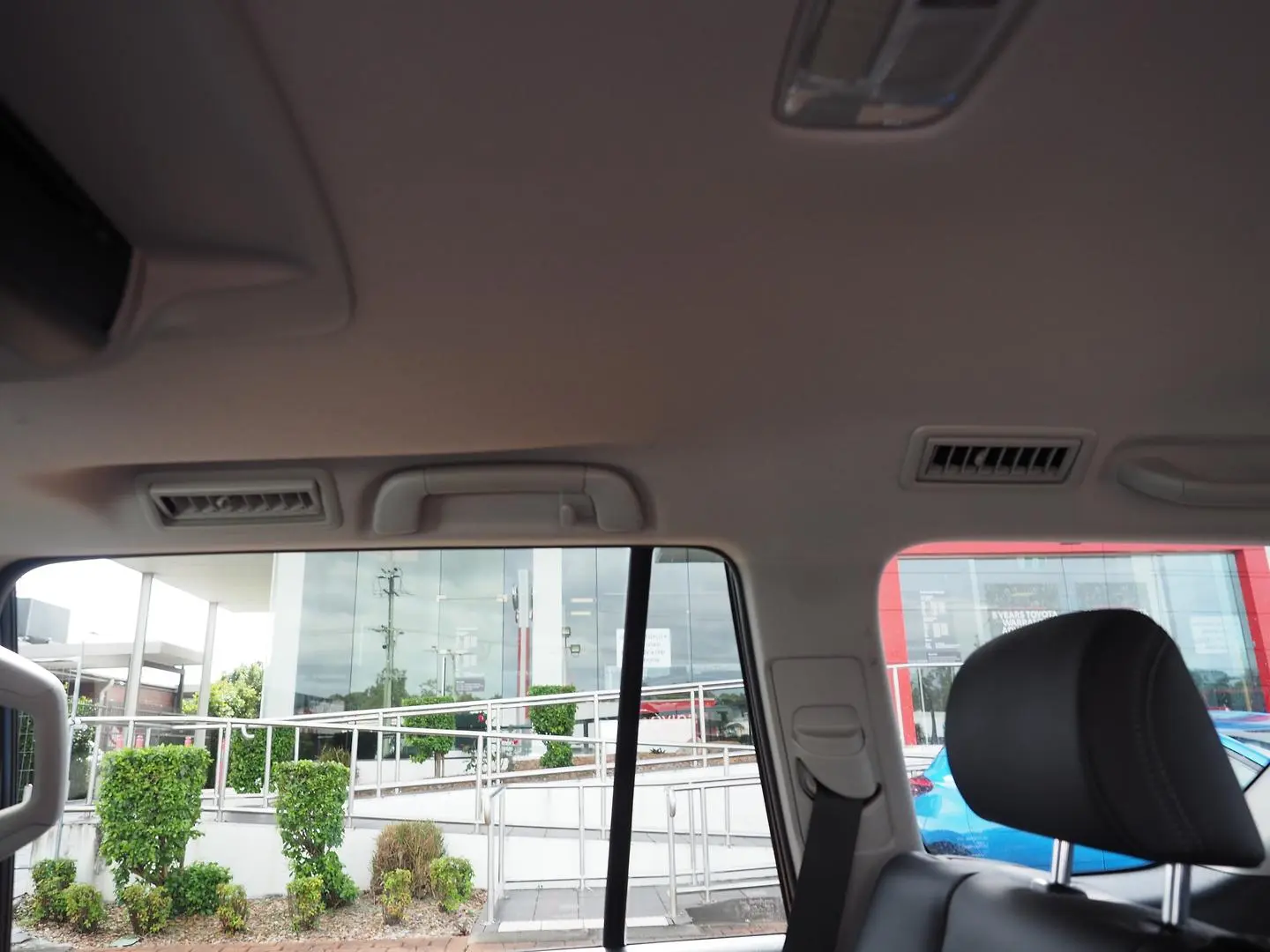 2015 Toyota Landcruiser Prado Gallery Image 20