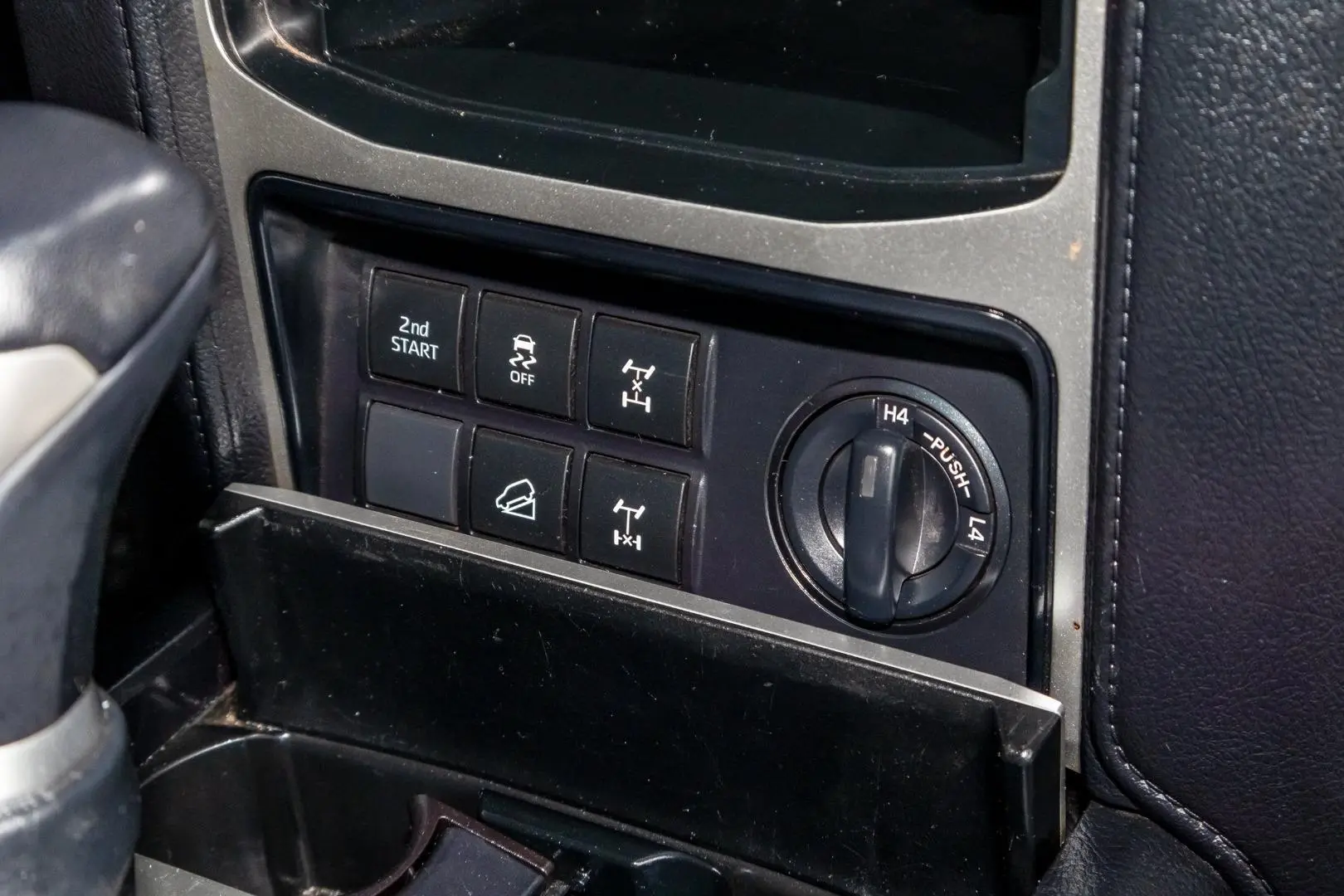 2023 Toyota Landcruiser Prado Gallery Image 17