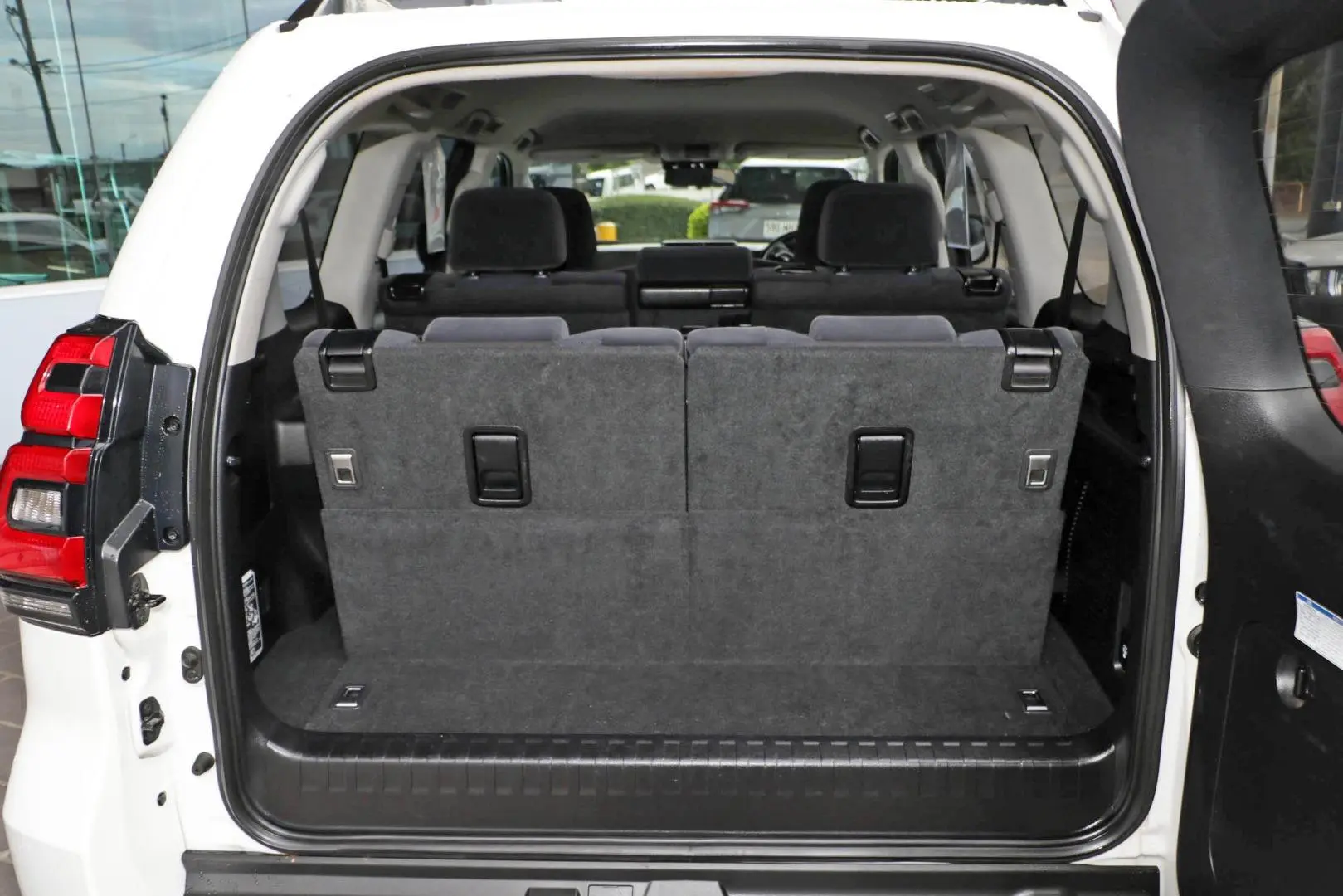 2023 Toyota Landcruiser Prado Gallery Image 23