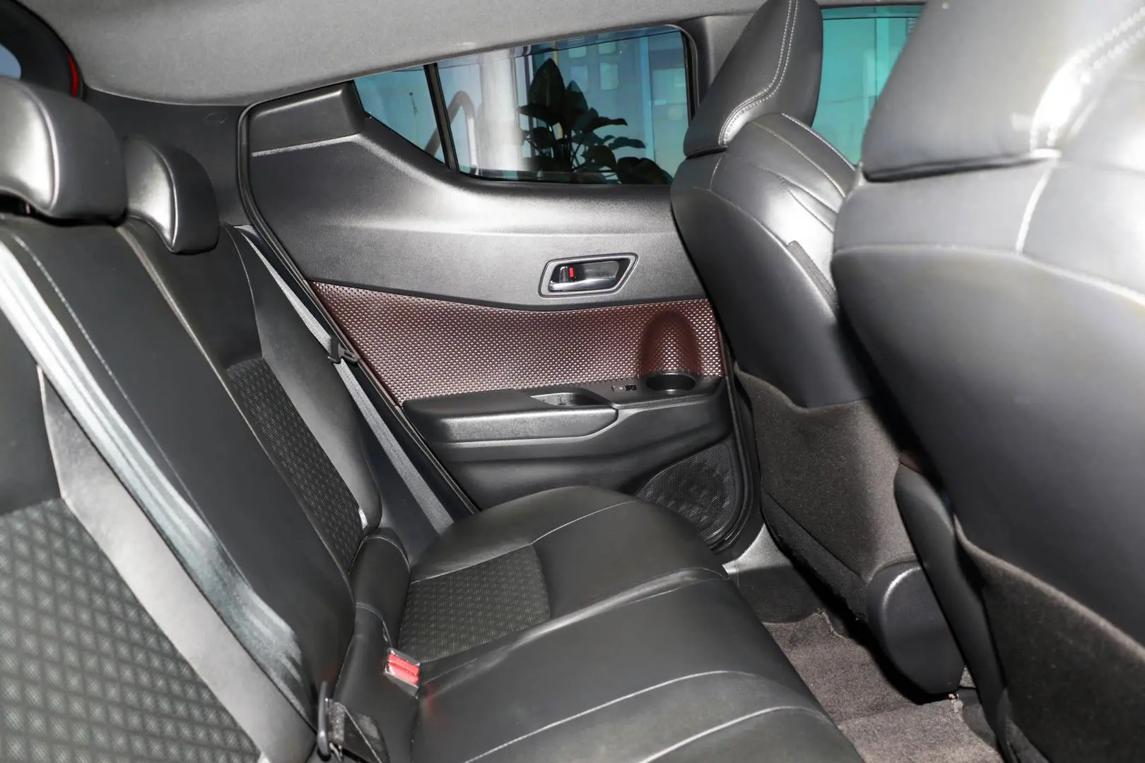 2019 Toyota C-HR Gallery Image 9
