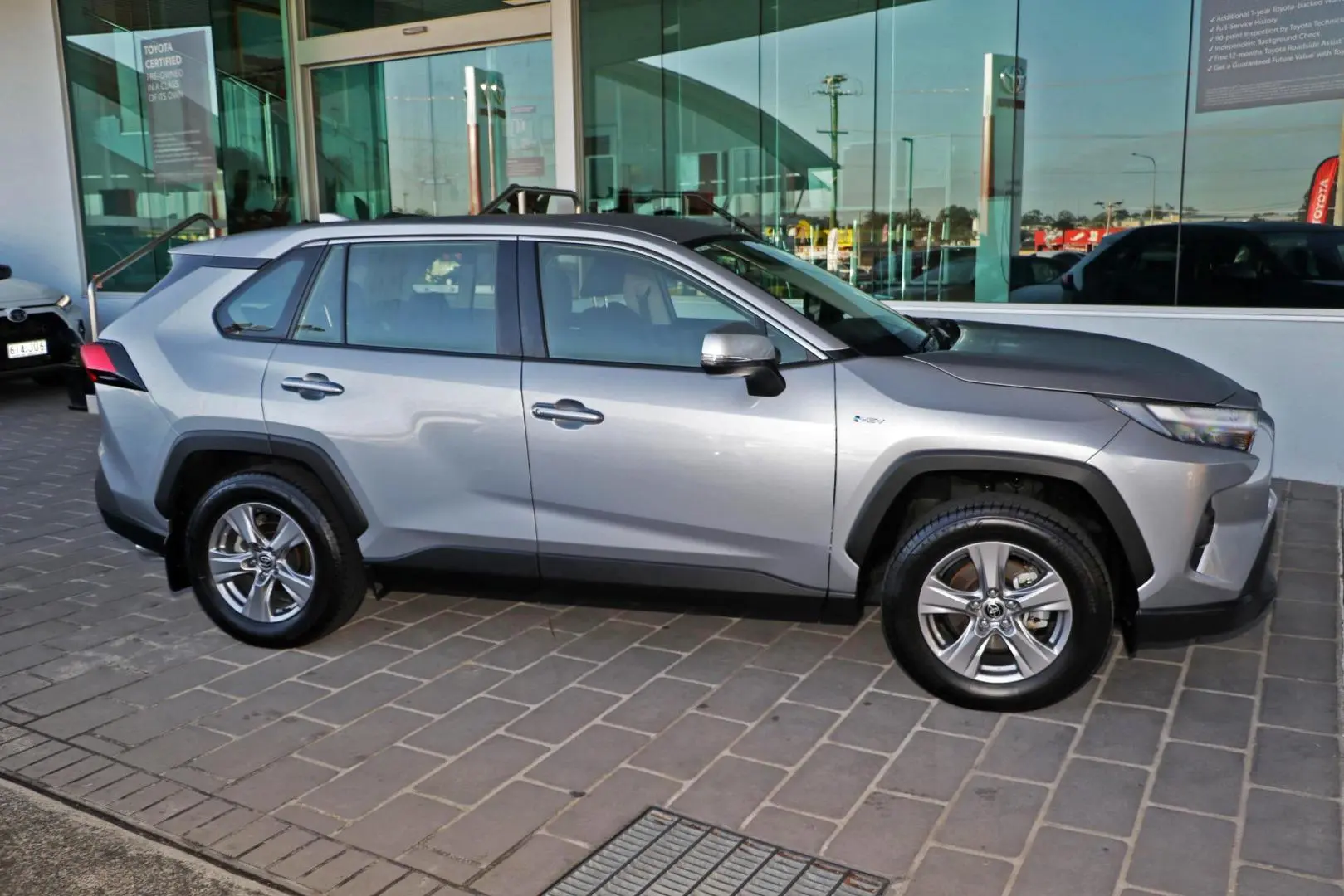 2025 Toyota RAV4 Gallery Image 6