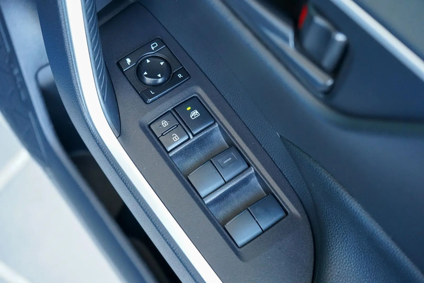 2025 Toyota RAV4 Gallery Image 11