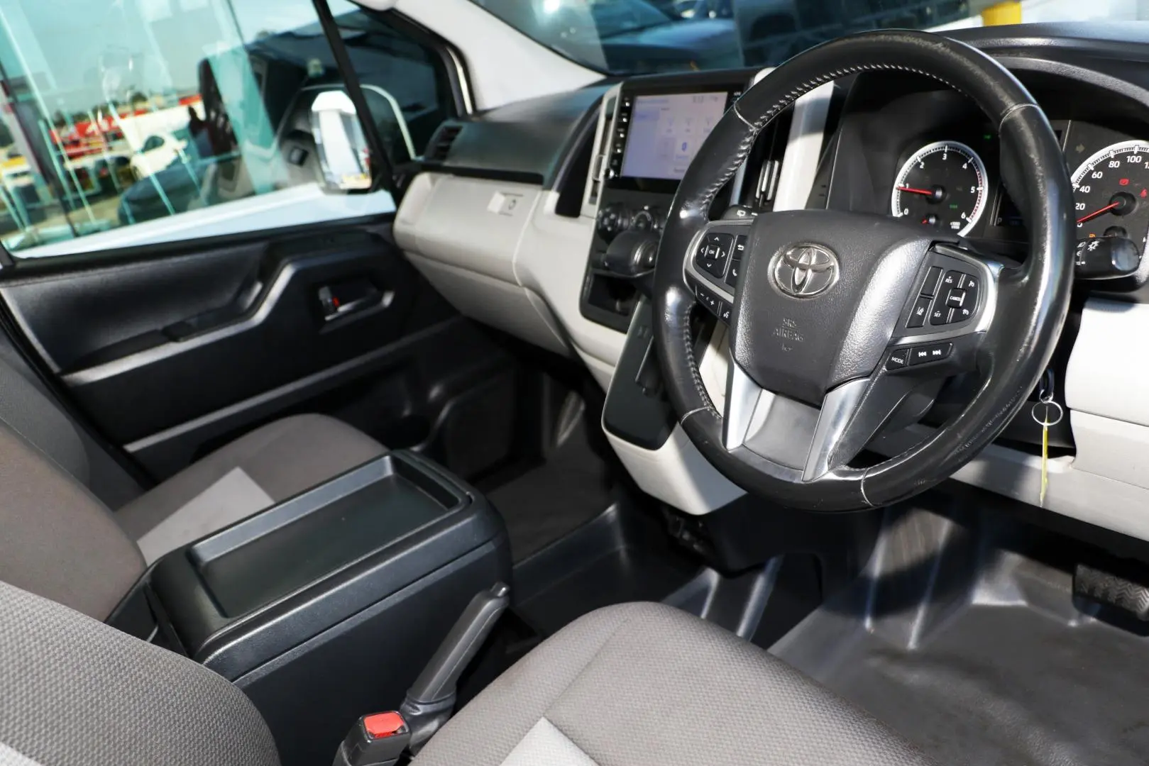 2022 Toyota Hiace Gallery Image 6