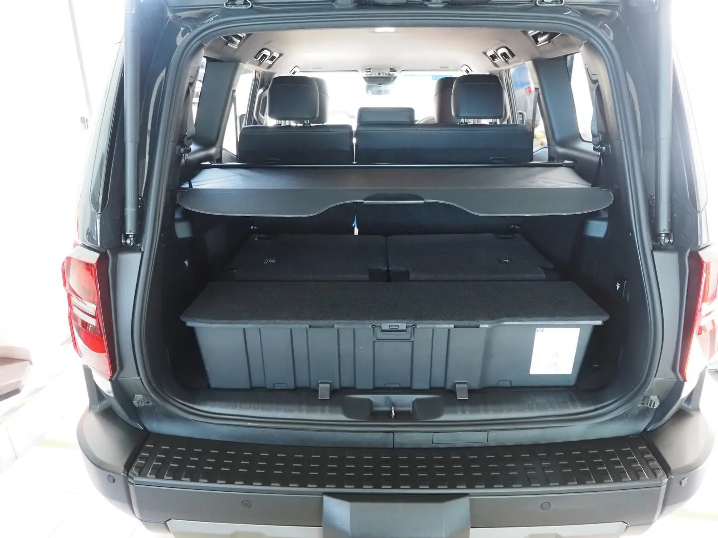 2025 Toyota Landcruiser Prado Gallery Image 14