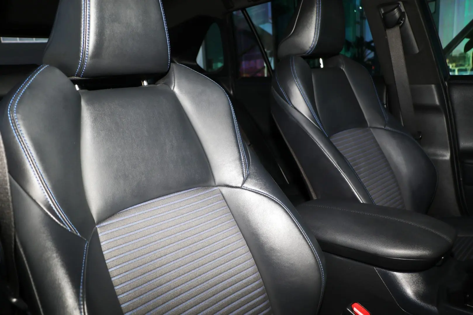 2022 Toyota RAV4 Gallery Image 9