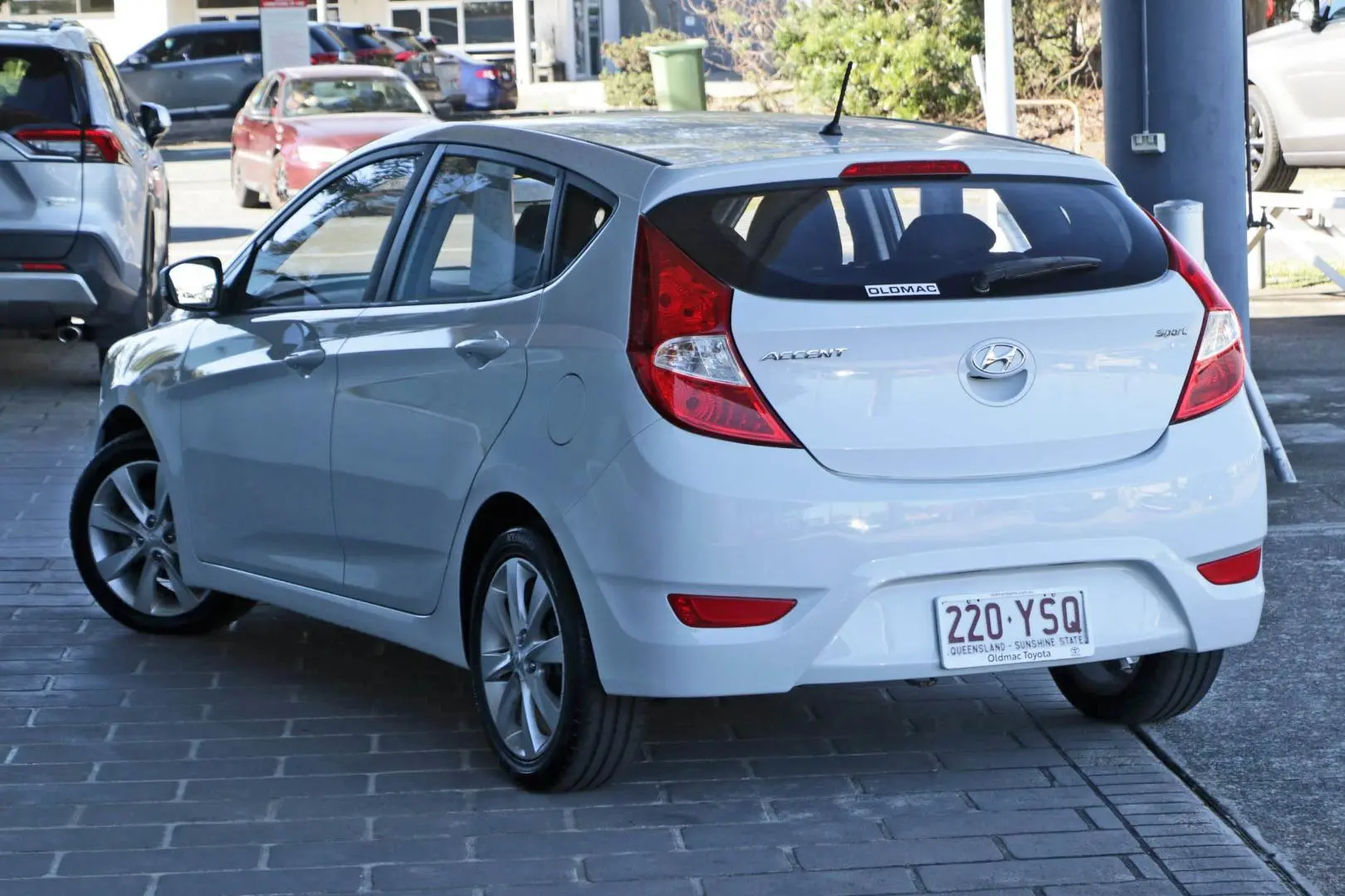 2017 Hyundai Accent Gallery Image 2